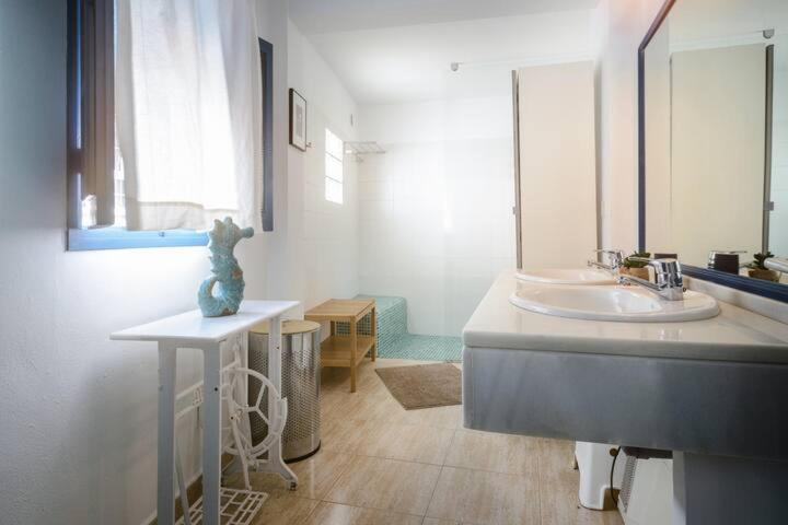 קוניל דה לה פרונטרה Apartamento Con Terraza Vistas Al Mar. מראה חיצוני תמונה